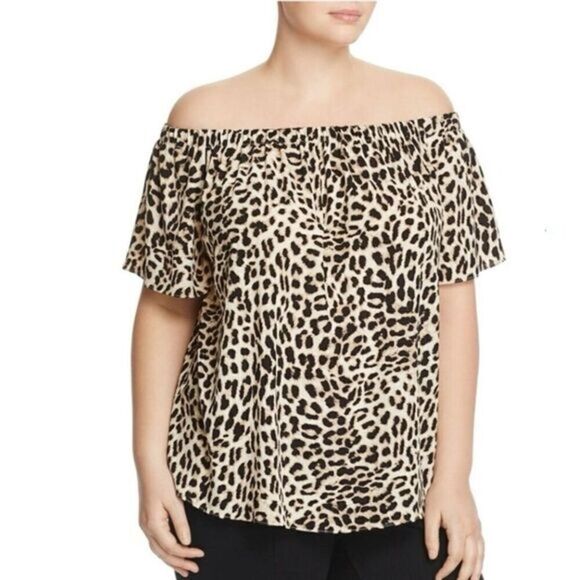 Vince Camuto Animal Print Off Shoulder Short Sleeve Top - Picture 1 of 5